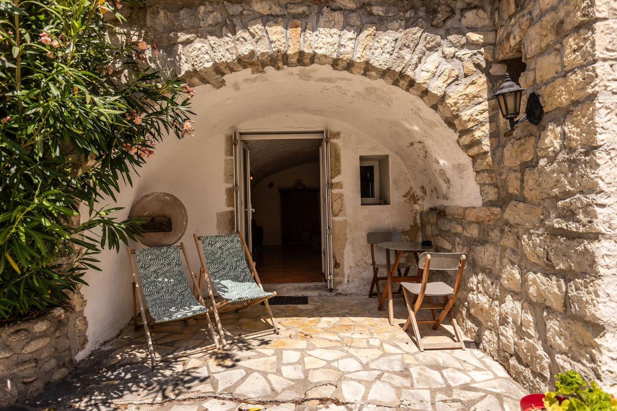 Hotel les monteils Grospierres Exterior foto