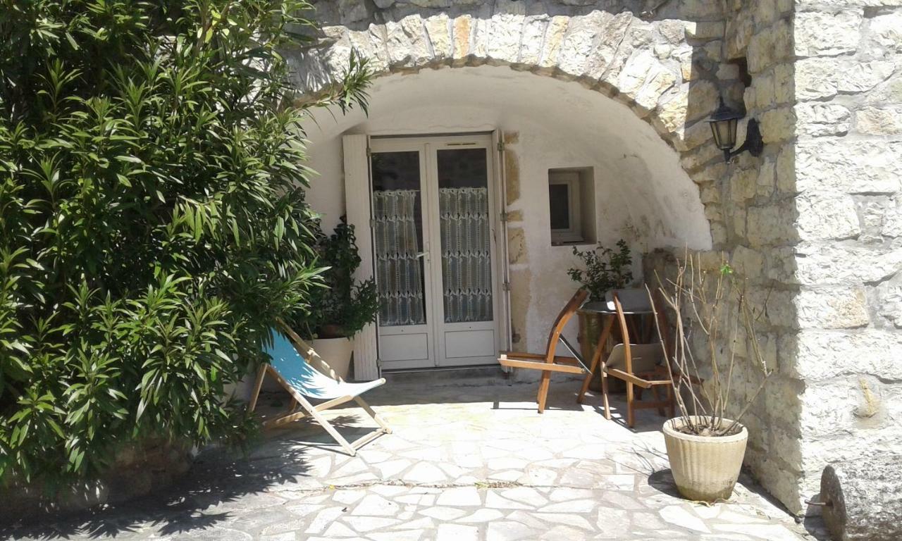 Hotel les monteils Grospierres Exterior foto